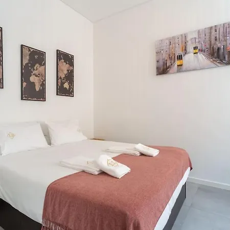 Unique & Super Aircon & Lift