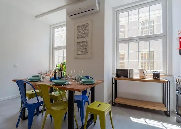 Unique & Super Aircon & Lift Διαμέρισμα