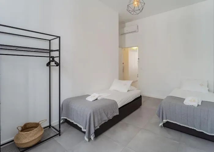 Unique & Super Aircon & Lift