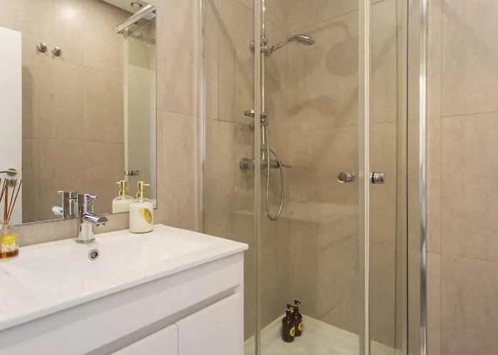 Διαμέρισμα Unique & Super Aircon & Lift