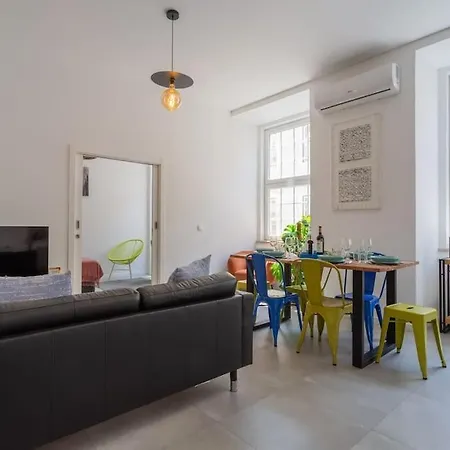 Apartment Unique & Super Aircon & Lift *