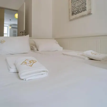 Unique & Super Aircon & Lift