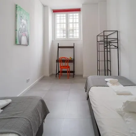 Unique & Super Aircon & Lift